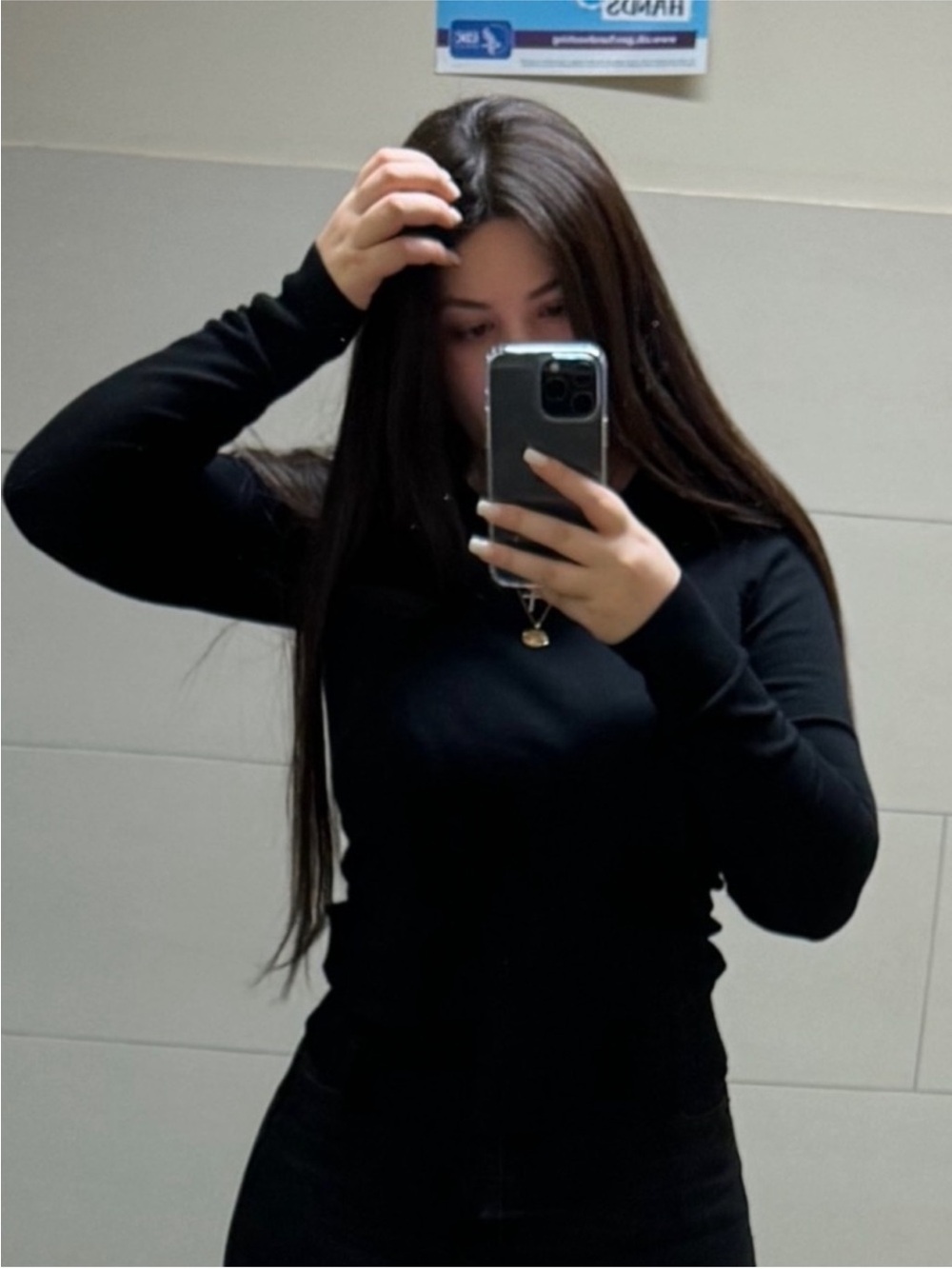Amisu Black Long-Sleeve Crewneck Top